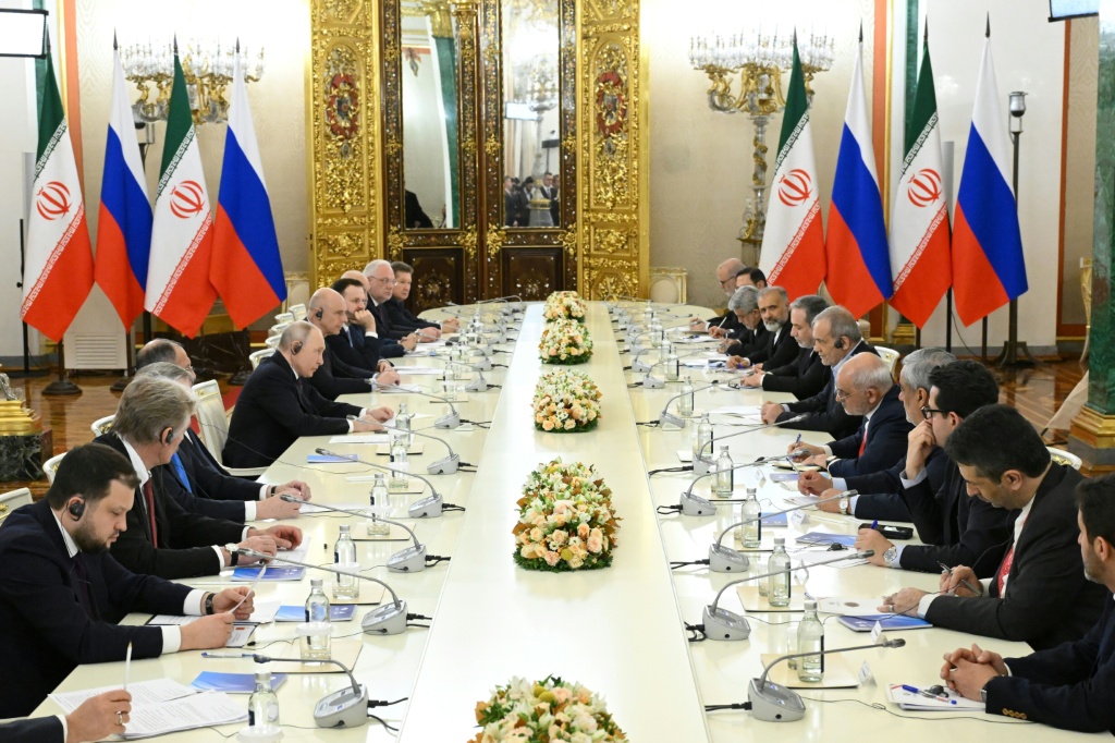 Presidente iraní asegura a Putin que Oriente Medio puede resolver sus problemas sin EE.UU Presidente iraní asegura a Putin que Oriente Medio puede resolver sus problemas sin EE.UU