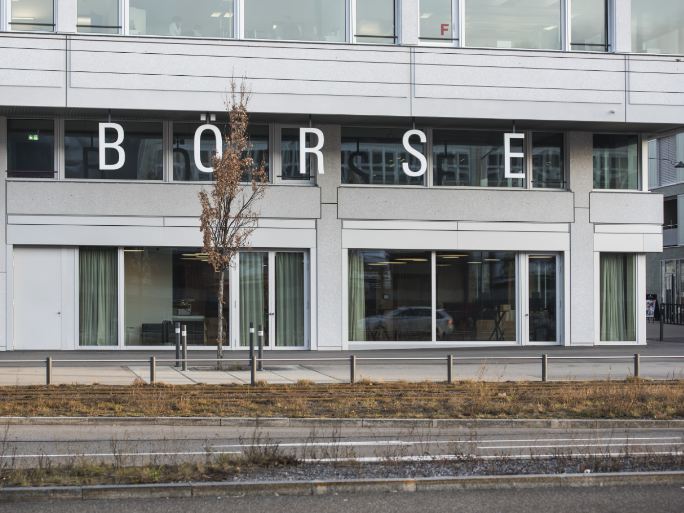 Swiss stock market climbs to new all-time high