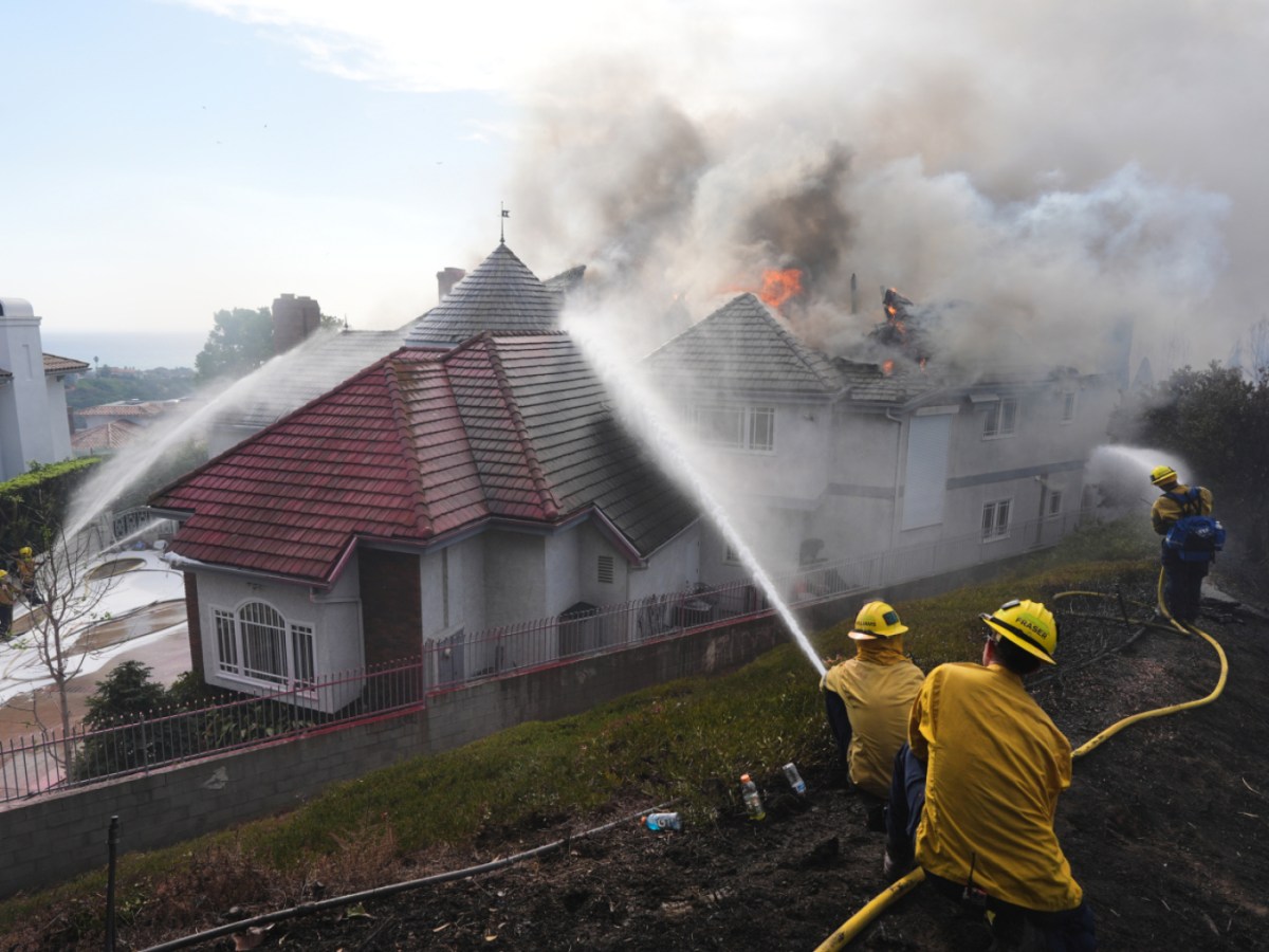 Photo: swissinfo.ch Southern California Wildfires Force Evacuations and Destroy Homes