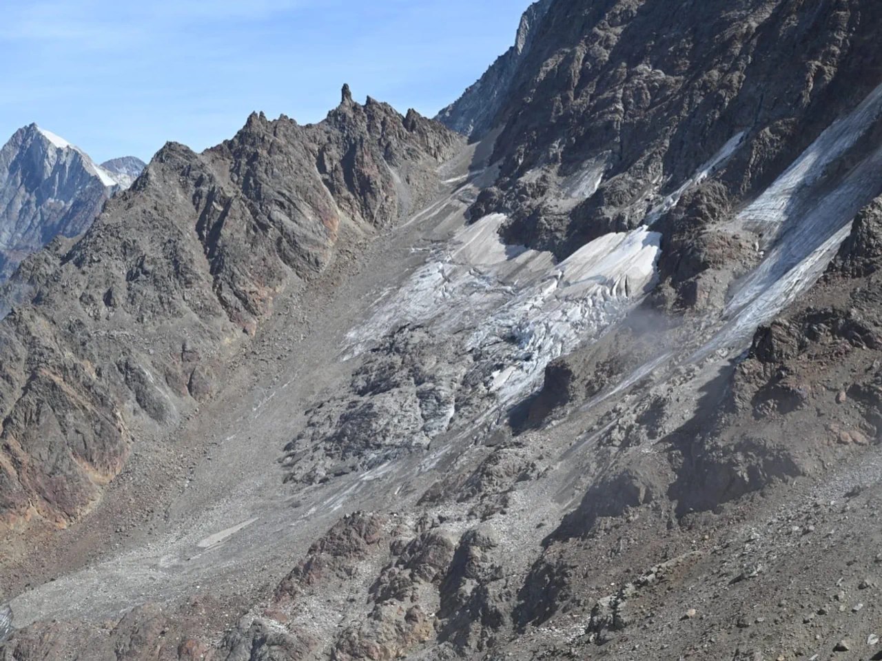 Le glacier d'Oigschtchummun, dans le Lötschental, est en mouvement et fait donc l'objet d'une surveillance permanente.