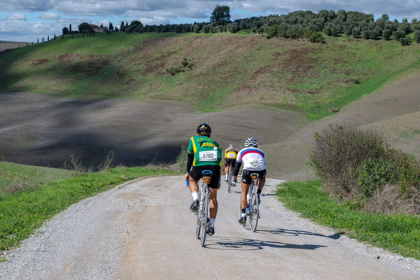 Due partecipanti sui colli toscani.