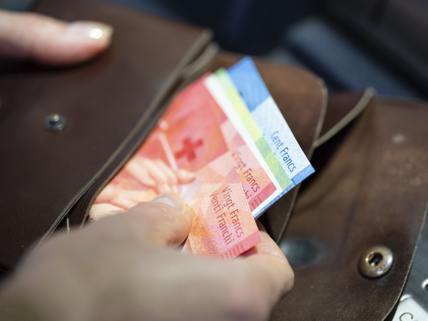 Zurigo dice sì al diritto di pagare in contanti