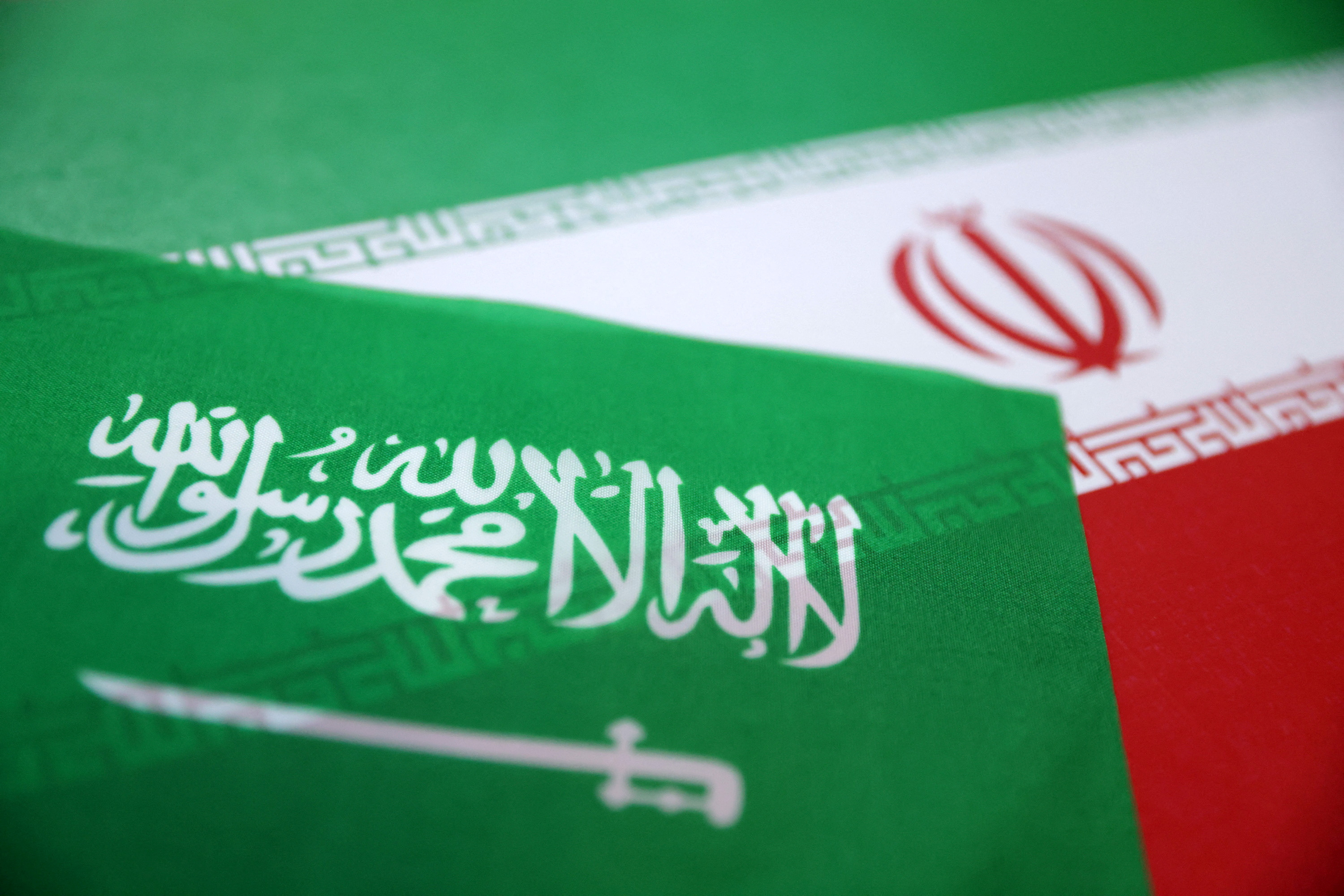 اتصال سعودي إيراني لبحث التصعيد الإقليمي وجهود الوساطة بين الرياض وصنعاء