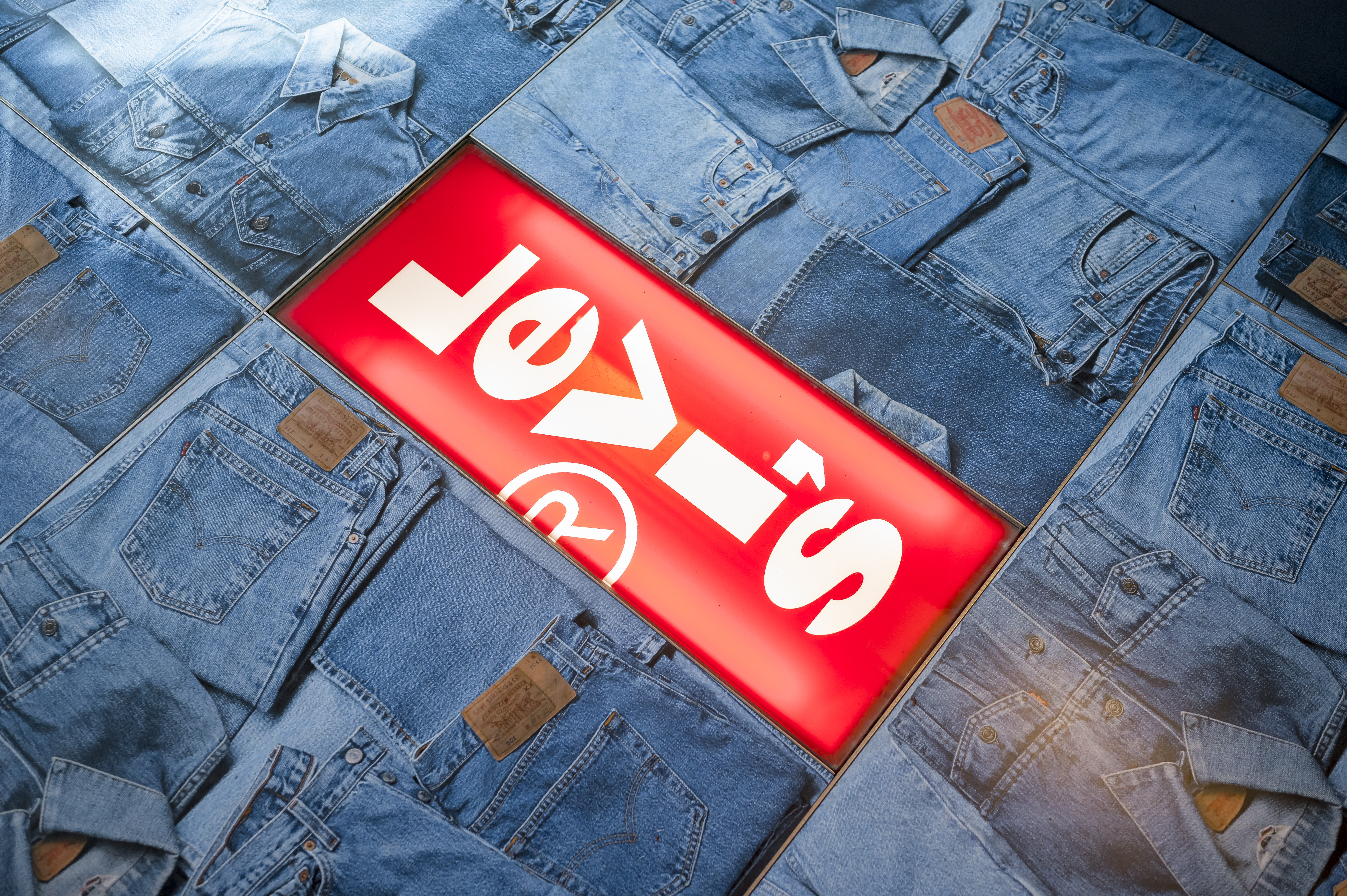 jeans levis piegati