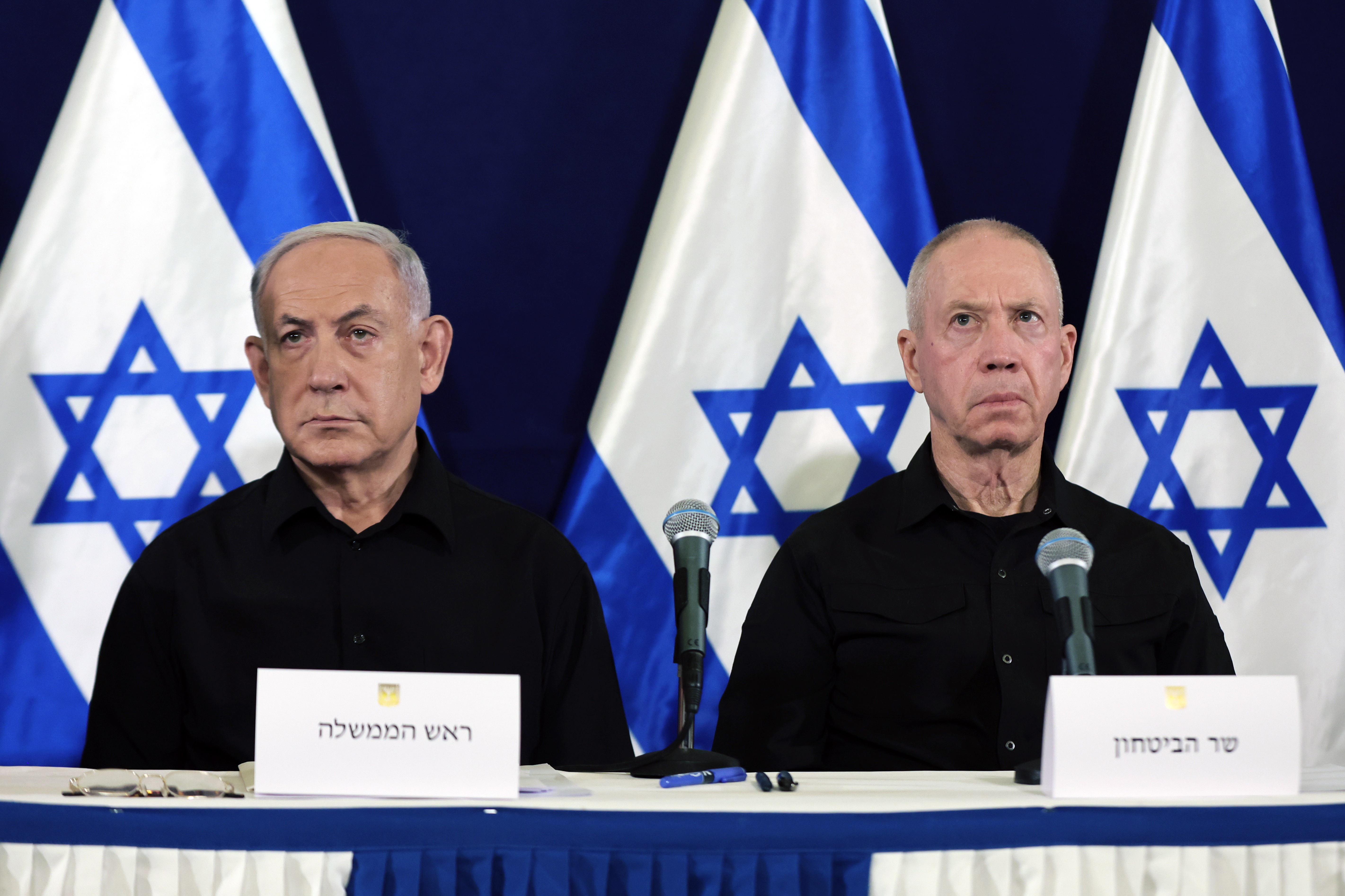 Israel's Prime Minister Benjamin Netanyahu (L) and Defense Minister Yoav Gallant (R)