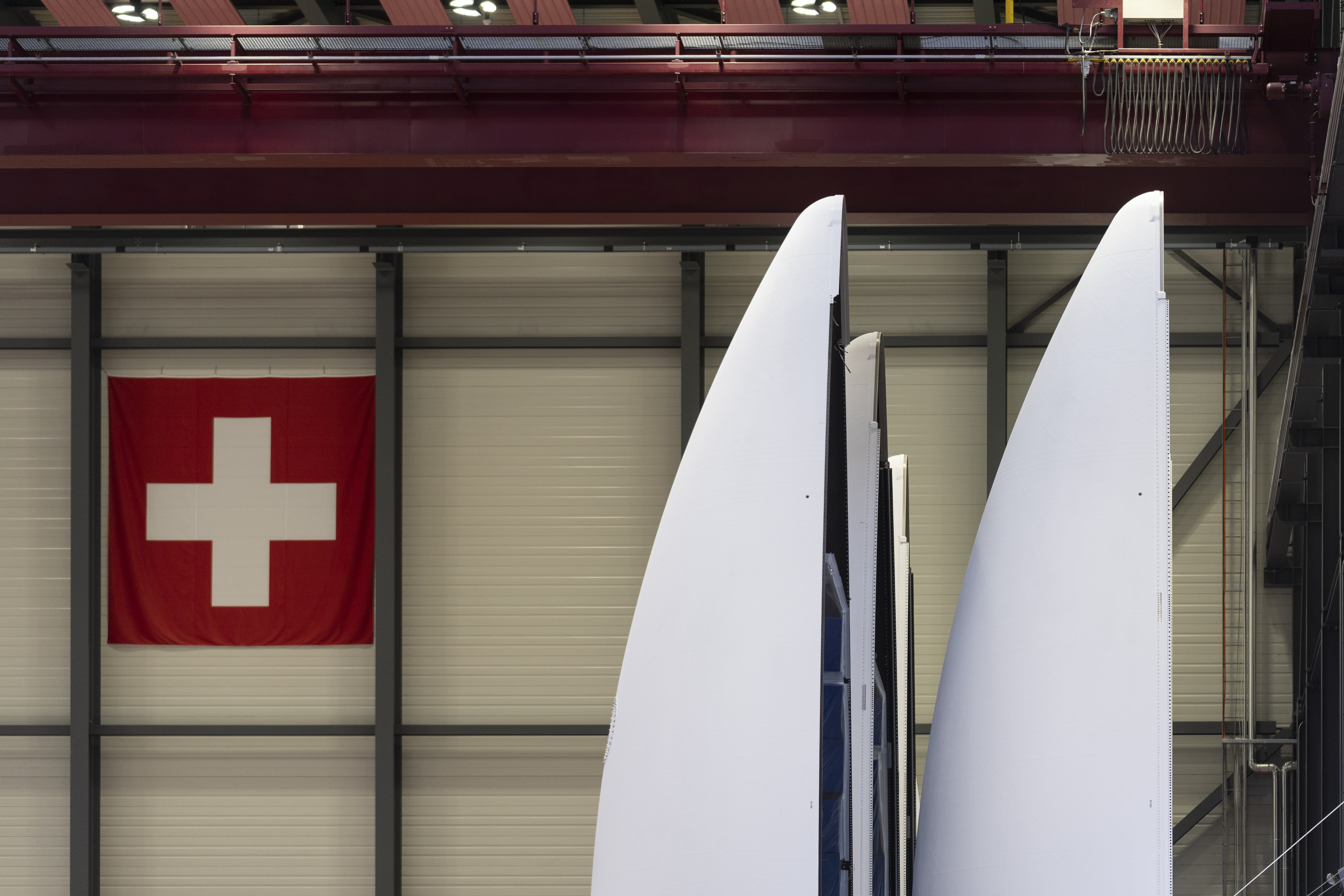Hangar con bandiera svizzera