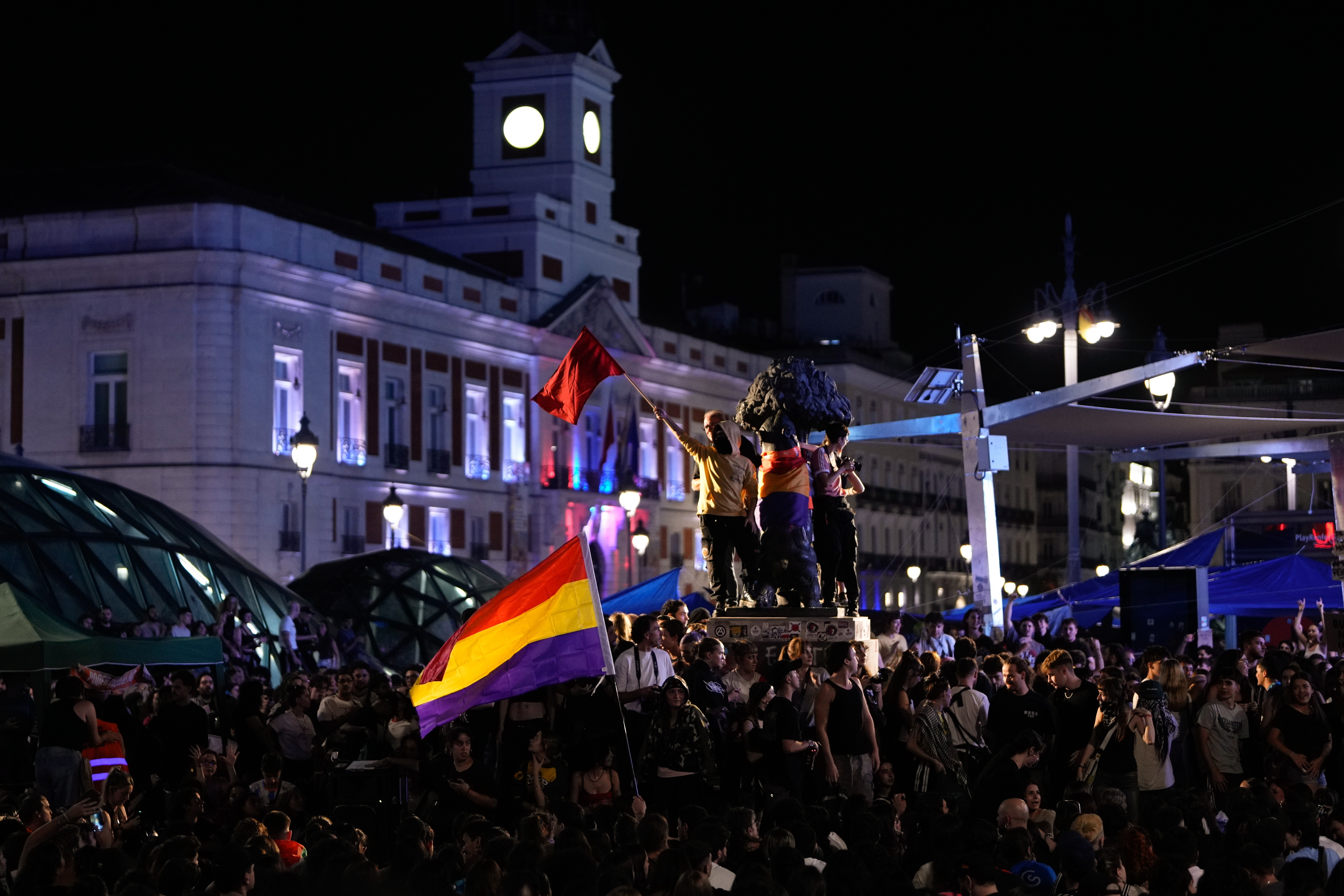 Manifestación y acampada en la Puerta del Sol en Madrid. La ciudadanía exige medidas contra la crisis de vivienda.