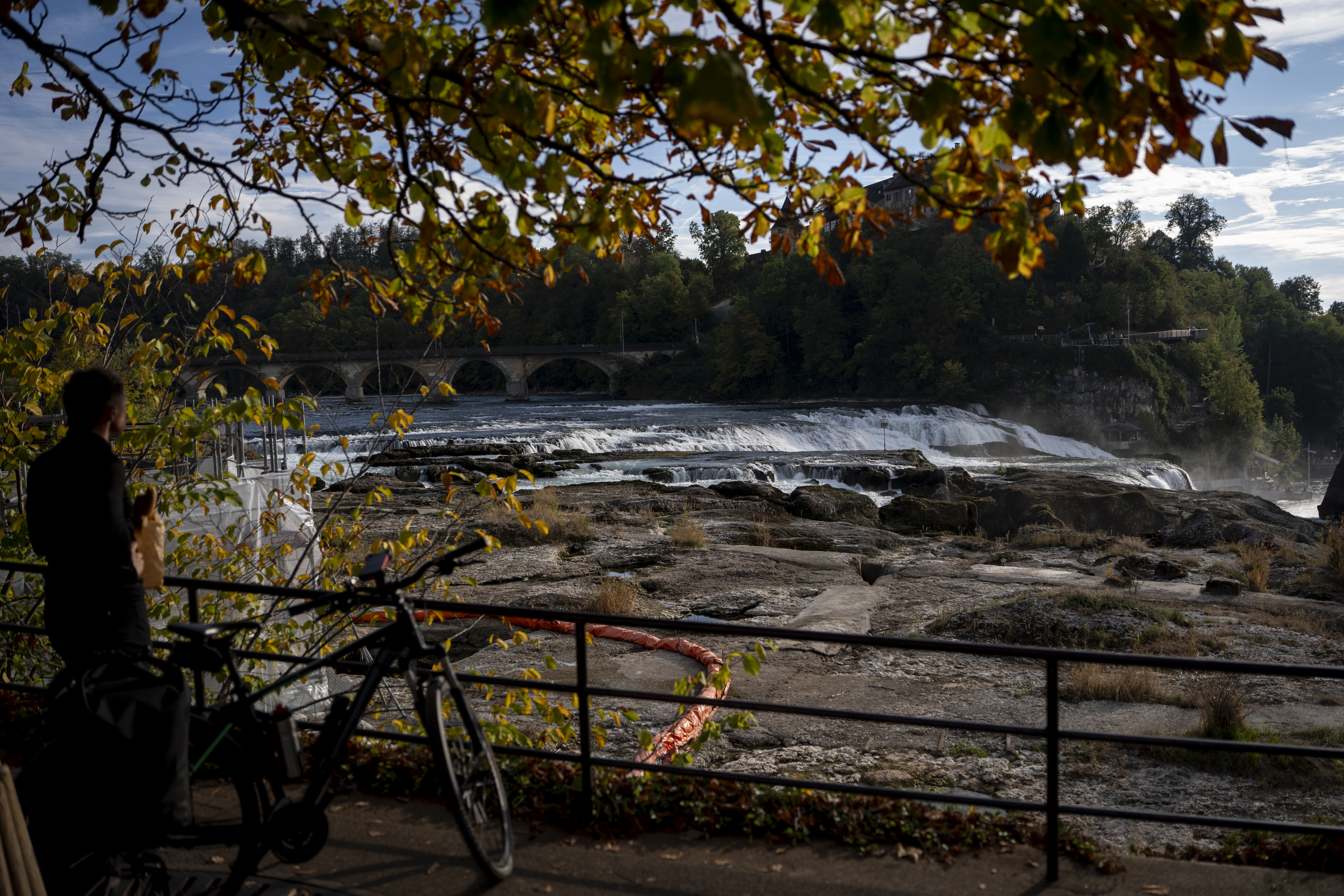 Blick auf einen fast ausgetrockneten Wasserfall