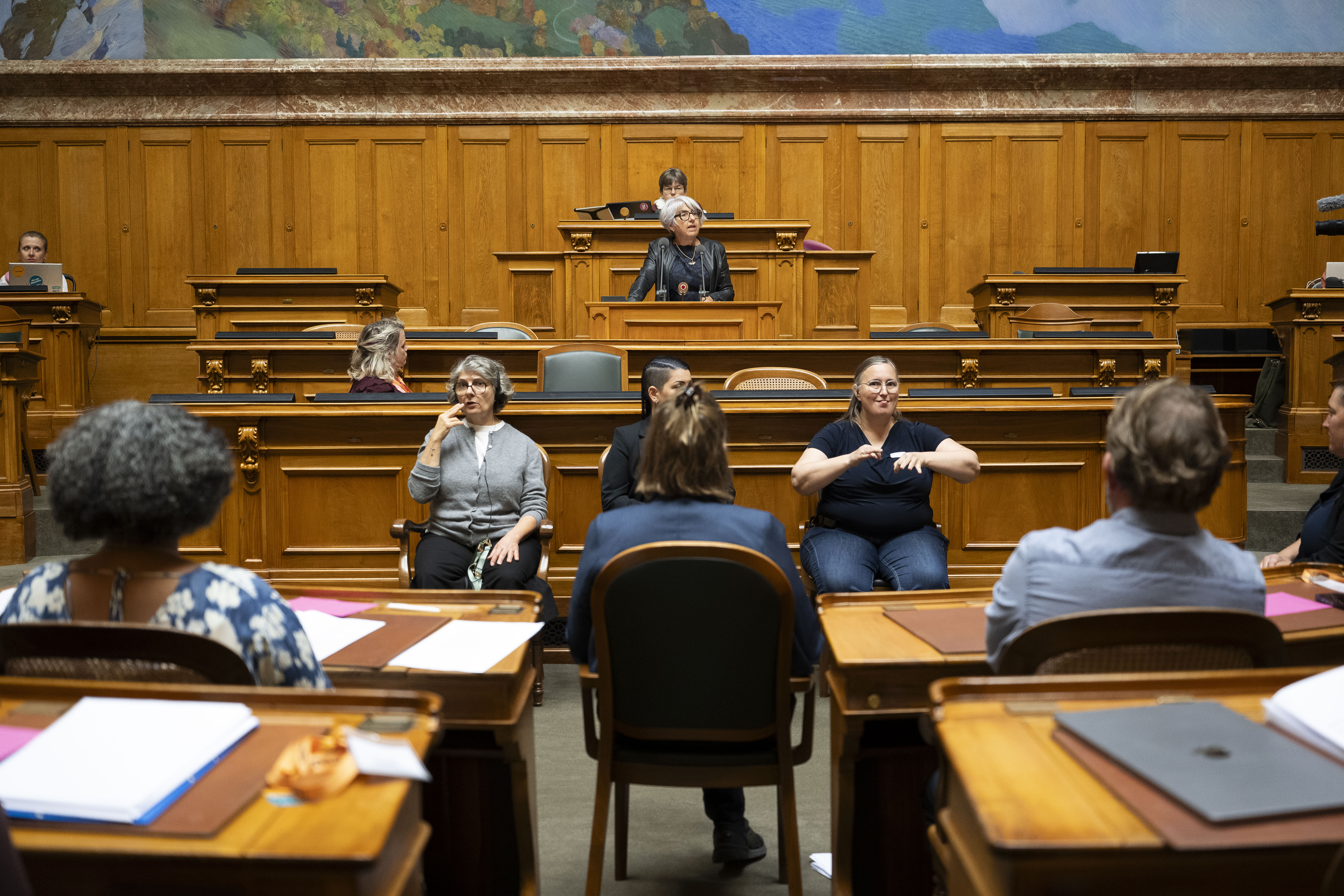 La consigliera federale Elisabeth Baume-Schneider parla mercoledì 21 ottobre 2026 nell'aula del Consiglio nazionale a Berna, in occasione della seconda sessione delle persone con disabilità in Svizzera.
