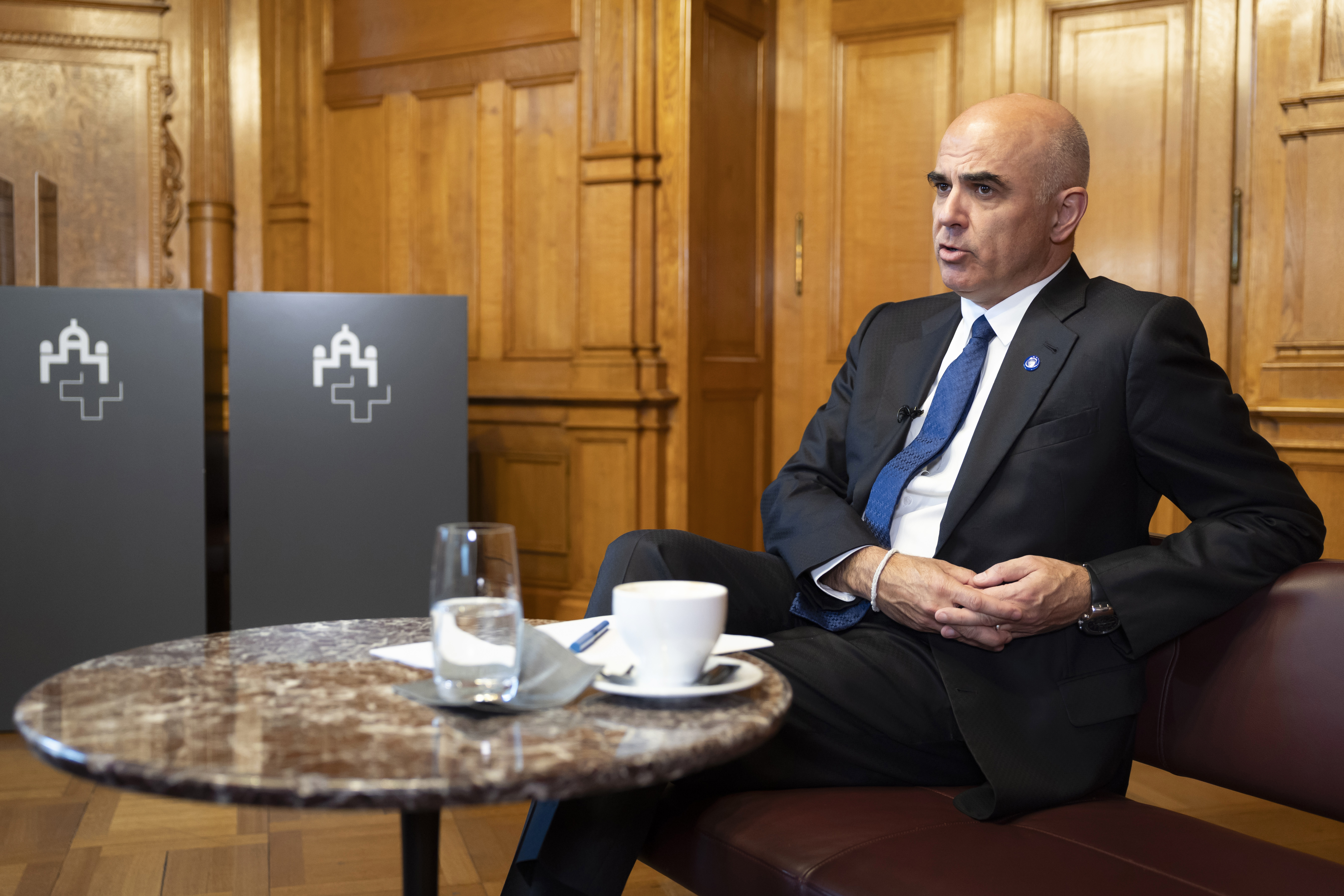 Minister sitting