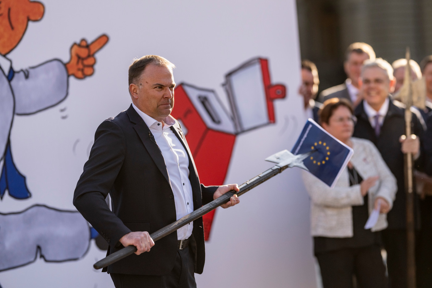 Asile, immigration, Europe : Marcel Dettling, président de l'UDC, lors d'une manifestation devant le Palais fédéral.