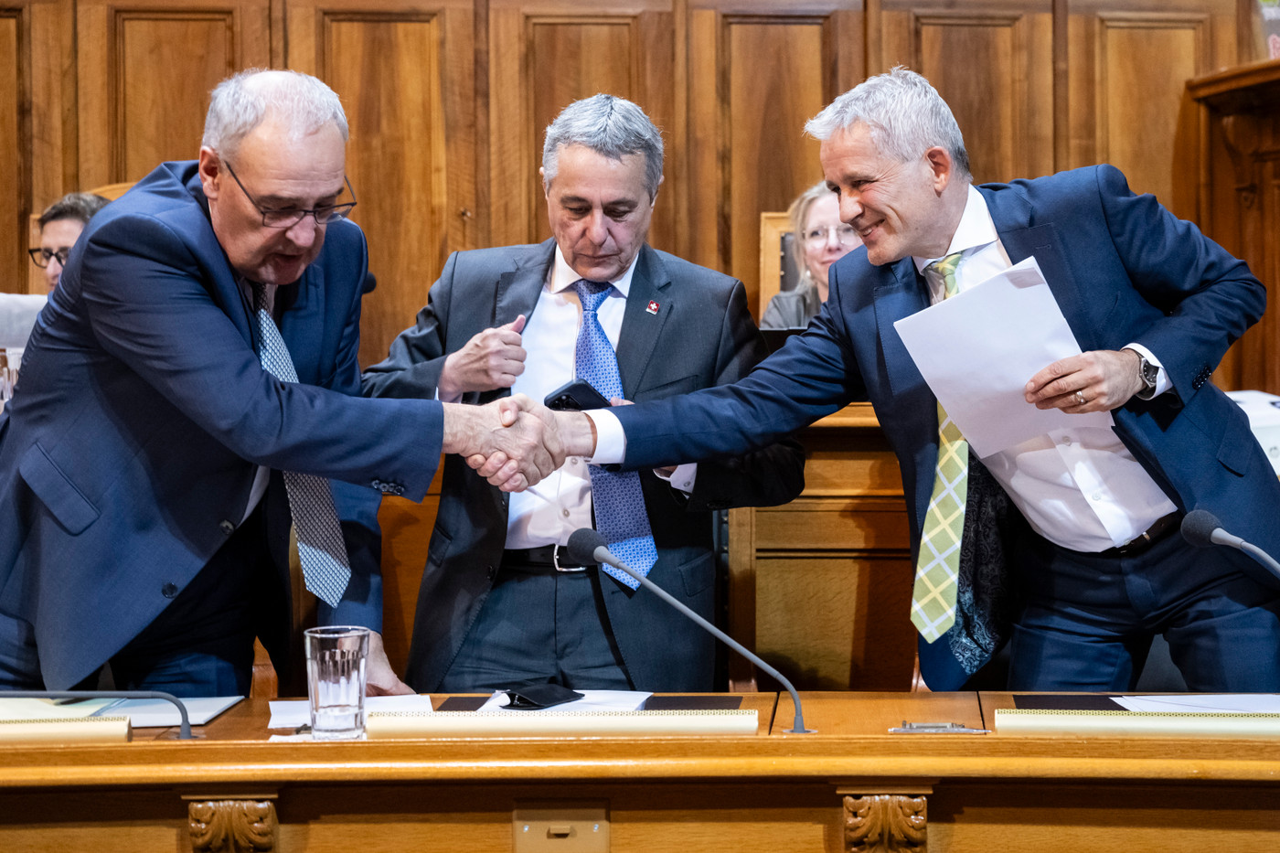 Signs of passion: Federal President Guy Parmelin, Foreign Minister Ignazio Cassis and Justice Minister Beat Jans in the Council of States.