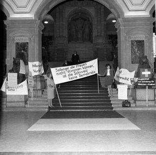Manifestación al interior del Palacio Federal