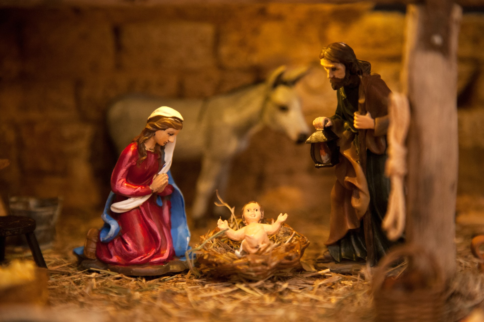 キリスト降誕の場面を再現する人形たち、情熱は国境を越えて SWI