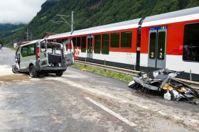 Minbus crashes into train