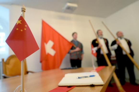 瑞中友谊的又一见证-2014年11月，贵州省与瑞士上瓦尔登州签订友好省州合作协议。