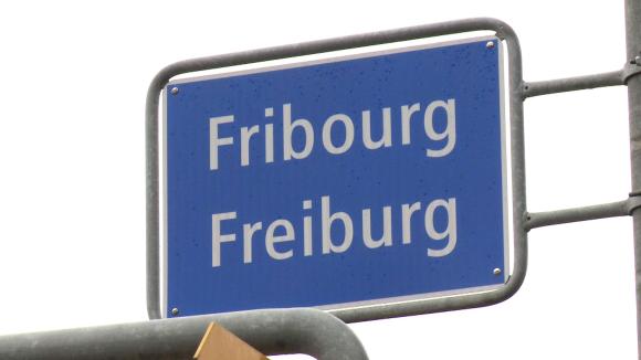 Zweisprachiges Ortschild Fribourg Freiburg