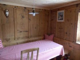 秋はいつも狩猟小屋で 狩りをする人びとのこと Swi Swissinfo Ch