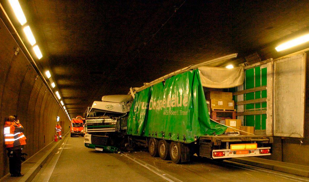 Yes, the Gotthard tunnel needs to be safer. But how? - SWI swissinfo.ch