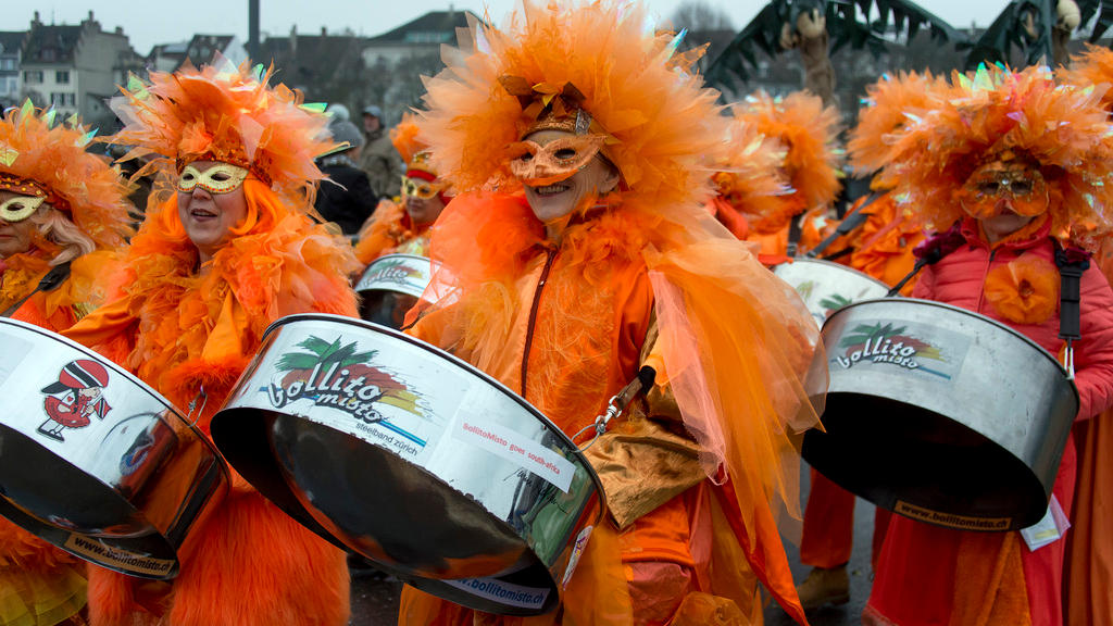 Basel Carnival competes for spot on heritage list - SWI swissinfo.ch