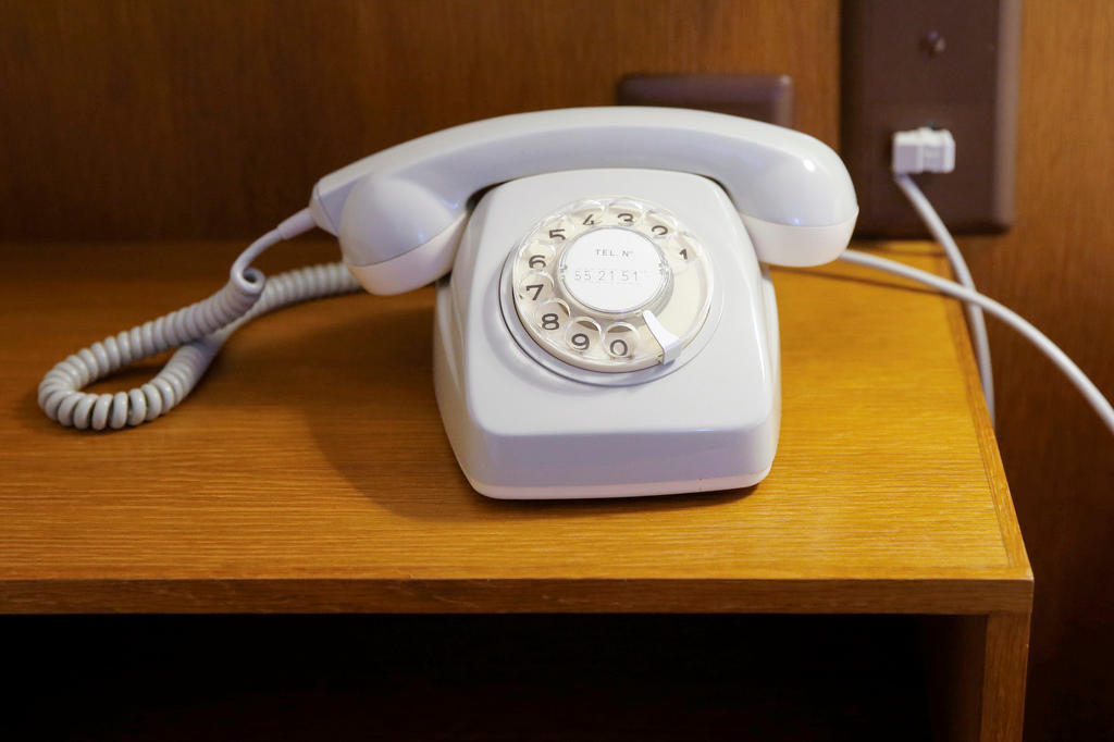 Numerous callers dial Swiss Brexit hotline SWI swissinfo.ch