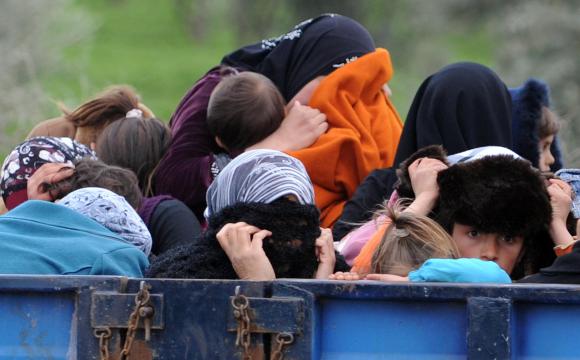 لاجئون متكدسون في شاحنة