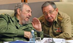 Fidel y Raúl Castro, dos hermanos complementarios - SWI swissinfo.ch