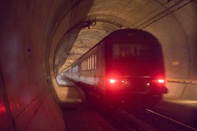運用開始から２カ月の世界最長鉄道トンネル 定時性確保などの課題も Swi Swissinfo Ch