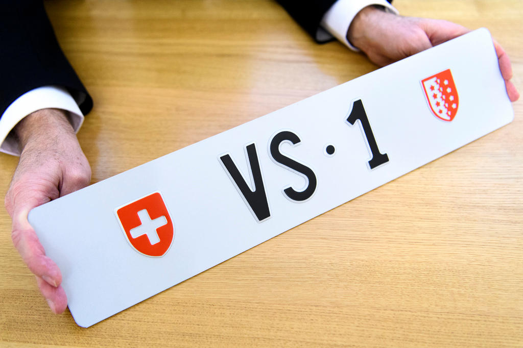 Swiss number plate breaks auction record SWI swissinfo.ch