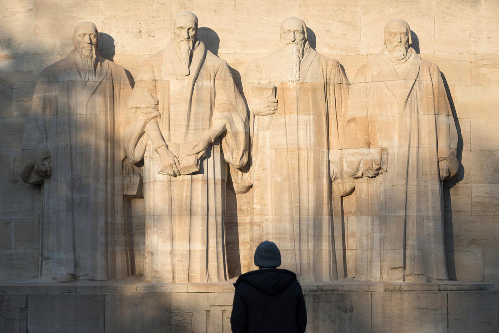 Dietro Al Muro Di Un Convento Testo