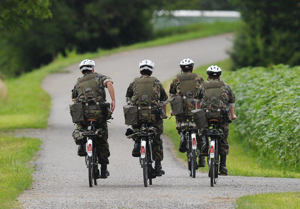 Mit dem Fahrrad in den Krieg SWI swissinfo.ch