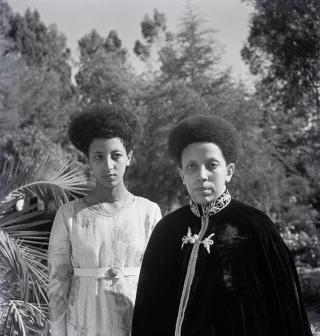 Les deux filles d Haile Selassie dans les jardins du Palais, 1934