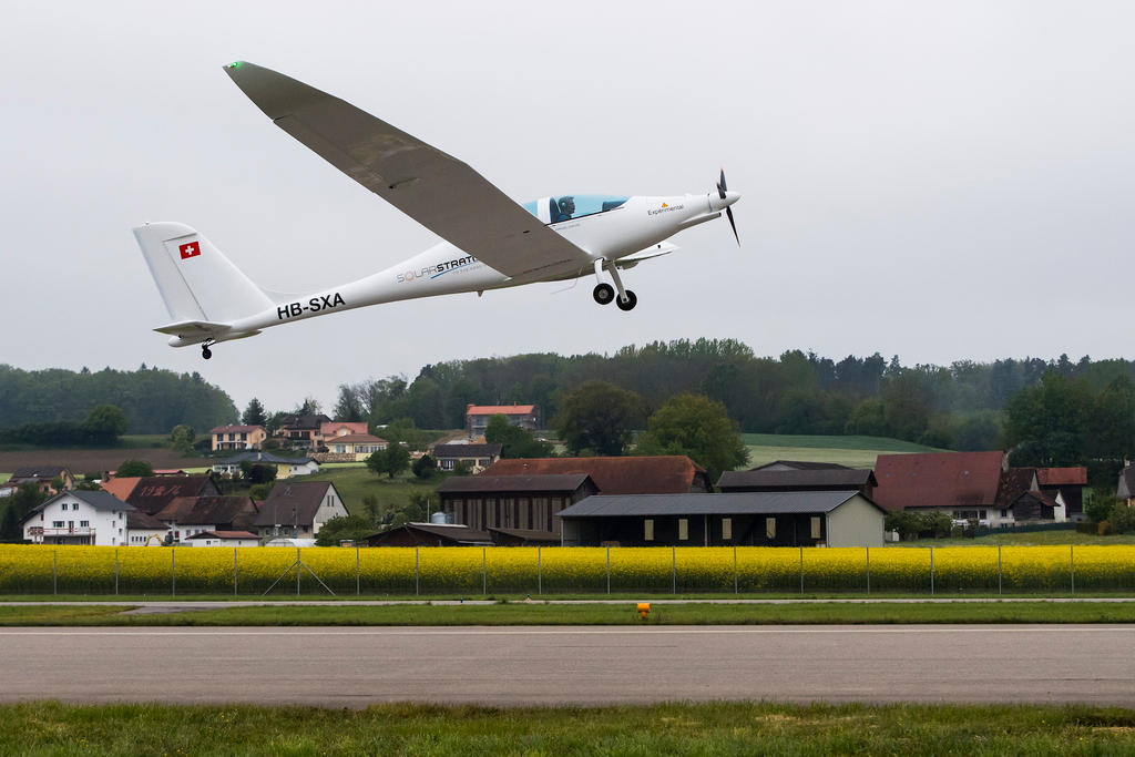 成層圏を目指すソーラー飛行機 スイスで初の試験飛行 Swi Swissinfo Ch