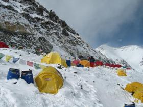 Leichen von vier Bergsteigern in Zelt am Mount Everest gefunden - SWI