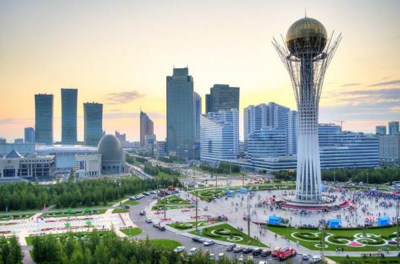 La torre Bayterek, l’albero della vita di Astana.