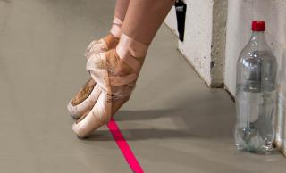 a dancer flexing her feet on her tip toes