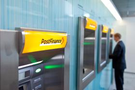 Auch Postfinance sollte für Auslandschweizer-Kunden zugänglich sein.