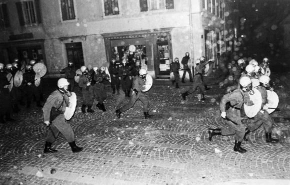 Police clash with separatist protestors in the streets of Moutier in 1977