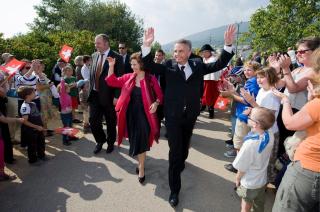 Der frisch gewählte Didier Burkhalter geniesst seinen Empfang in Neuenburg
