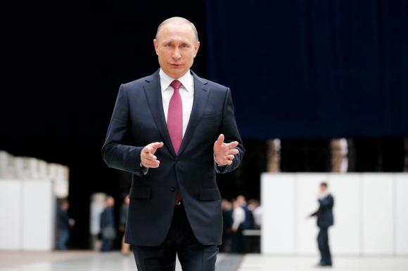 Владимир Путин, президент Российской Федерации, участвует в телевизонной Прямой линии 15 июня 2017 года. 