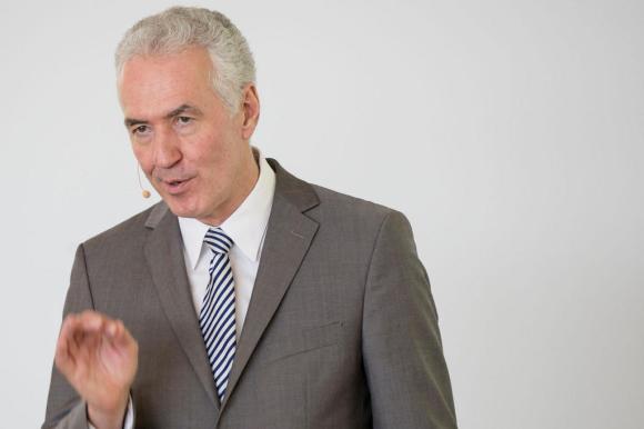 Executives still paid exorbitant salaries at big Swiss firms - SWI ...