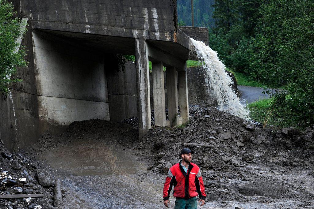 Flooding, power outages and road blockages SWI swissinfo.ch