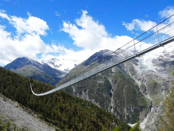世界最長の歩行者用吊り橋