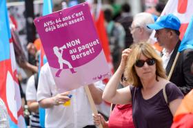 Протест в Лозанне (2015 год) против планов повышения пенсионного возраста для женщин. 