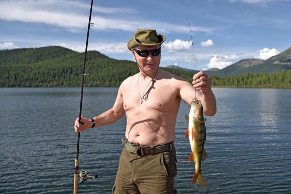 Президент России В. Путин на отдыхе в Сибири, 5 августа 2017 года