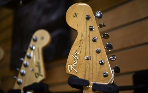 La Stratocaster, icónica guitarra estadounidense, también se fabrica en  México - SWI swissinfo.ch