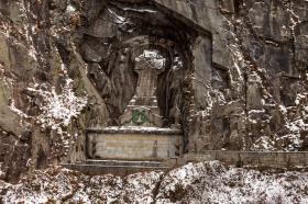 Памятник солдатам А. В. Суворова у Чертова моста
