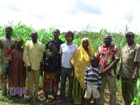Fernando Sousa com agricultores do Mali