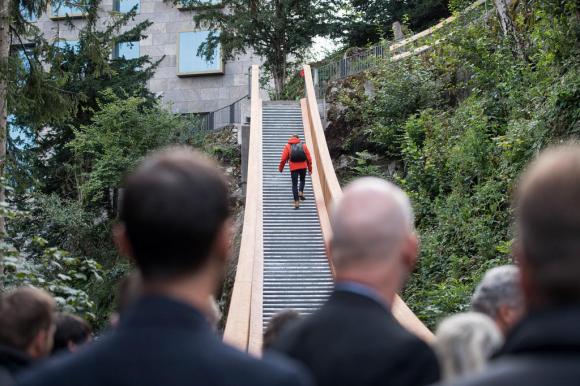 En el Bürgenstock fue inaugurada este lunes una escalera de acceso de 32 metros de largo.
