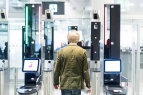チューリヒ空港に導入された顔認証システム
